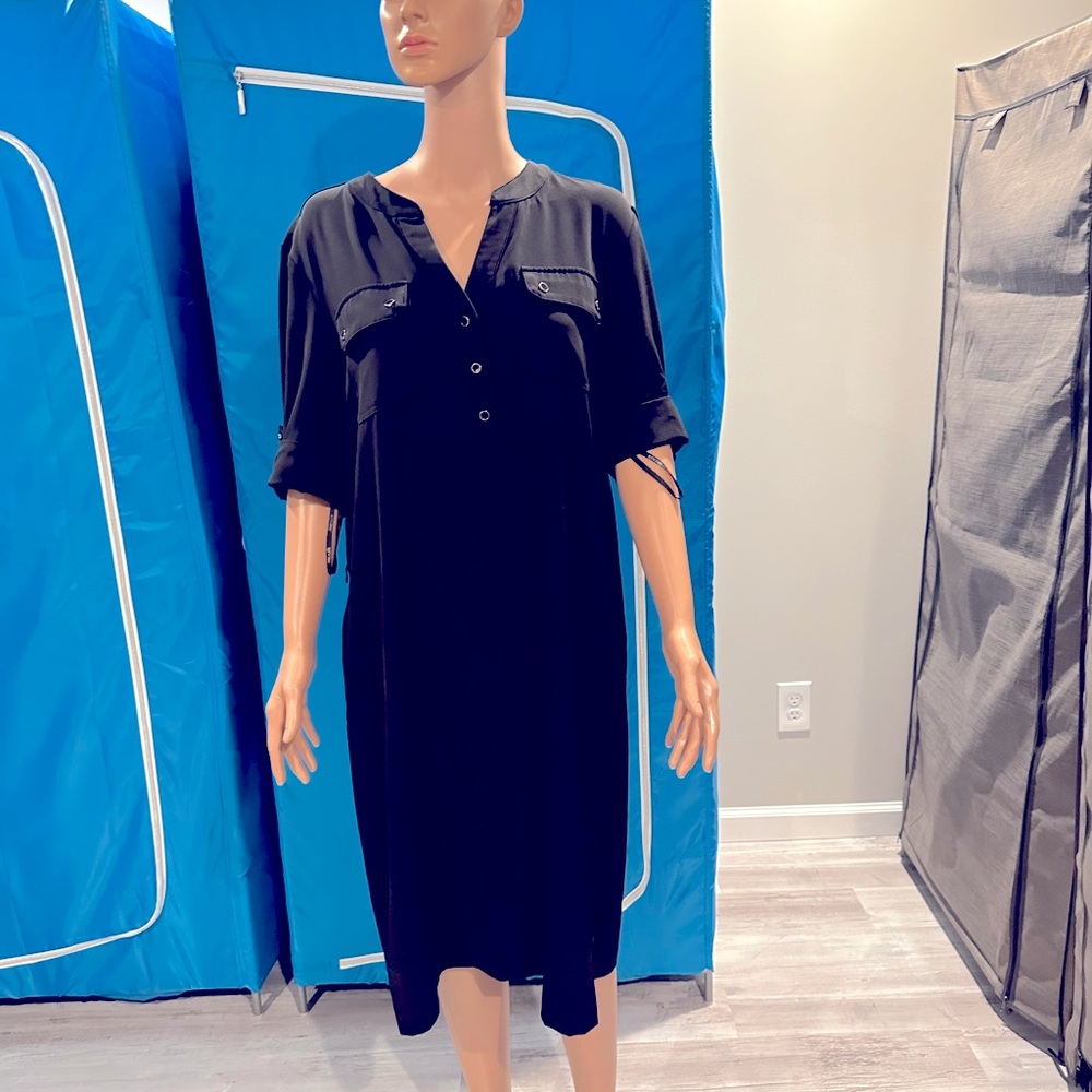 Black 3/4 length sleeved dress with 3 buttons.